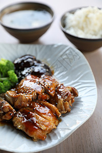 日式日本食品 鸡田鸡和有米饭的木本大豆午餐蔬菜盘子沙拉小吃食物油炸木头教师背景图片