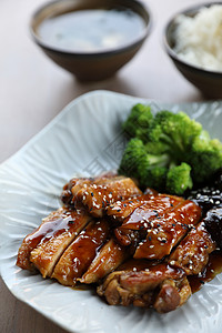 日式日本食品 鸡田鸡和有米饭的木本盘子教师大学美食食物油炸餐厅大豆午餐烹饪背景图片