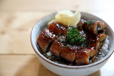 日式日本食品 鸡田鸡和有米饭的木本盘子蔬菜炙烤小吃沙拉木头油炸食物餐厅教师背景图片