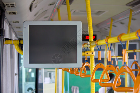 处理在公共汽车内站立乘客事宜高清图片