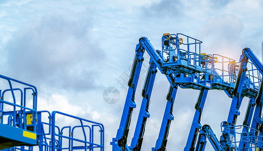 电热振动升降机 空中平台升升机 远光浮力经销商货物篮子机械服务男人处理蓝色起重机安全背景图片