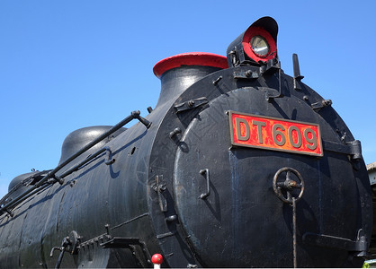 旧蒸汽数字机车螺栓铁路蓝色锅炉眼泪烟囱烟盒黑色背景图片