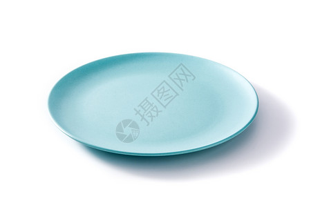 白背景上的清蓝色板块小样白色食物陶器盘子厨房圆形背景图片