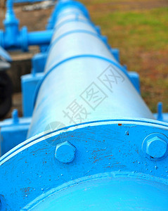 蓝色大管道圆形焊接腐蚀杠杆金属工业阀门坚果管子螺栓背景图片