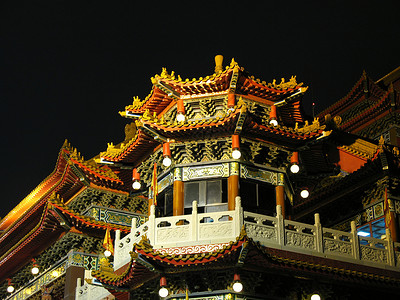 白化寺庙背景图片