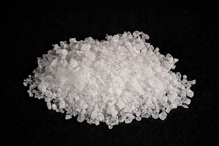海盐水晶营养宏观背景矿物氯化物黑色盐水白色粒状背景图片