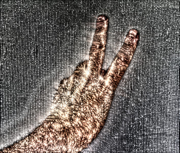 带有的发光人类男性手的 3D 插图电气运动人手活力手指环境脚印紫色外汇光环背景图片