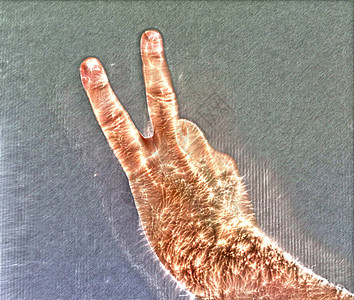 带有的发光人类男性手的 3D 插图活力电气释放蓝色环境紫色手指脚印生物学光环背景图片