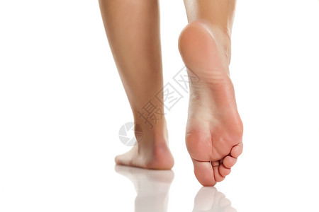 赤脚走路白脚赤脚的女子身体温泉皮肤修脚女性女孩脚趾赤脚卫生脚跟背景
