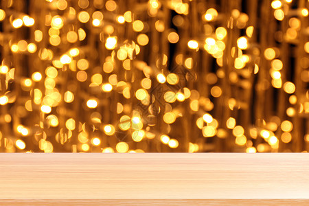 散景金黄色彩色背景上的木板 散景上的空木桌地板闪闪发光的浅金色奢华 木桌板空前闪闪发光的金色 散景照明上的木制闪闪发光的金色柜台背景图片