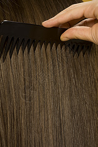 梳理头发女孩梳子女性治疗护理造型黑色女士塑料发型背景图片