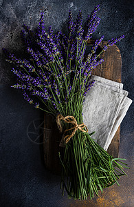 架子上新鲜的花丛花朵植物群花束紫色氛围框架香味植物卡片薰衣草背景图片