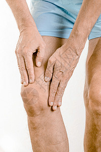 右股总静脉运动员男人感到膝盖和四角形的疼痛肌肉伤害伸肌运动眼泪身体症状痛苦按摩十字形背景