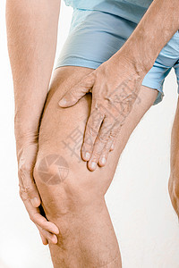 掌腱肌运动员男人感到痛苦 对四分形和膝盖的痛苦十字伤害韧带症状四边形治疗股骨吵闹胫骨按摩背景