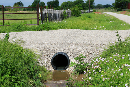 排水管道环境国家栅栏碎石径流花朵雨水施工方预防溪流背景