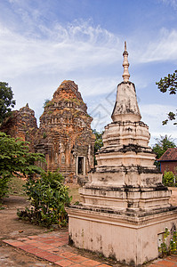 高棉语罗莱寺的斯图帕背景