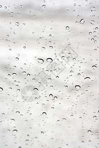 冬天窗户下着雨滴天气玻璃气泡灰色反射液体水滴团体背景图片