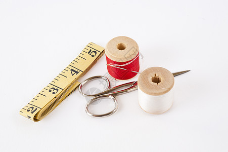小型缝纫包剪刀红色工艺手工业白色缝纫女裁缝卷轴针线活卷尺背景图片
