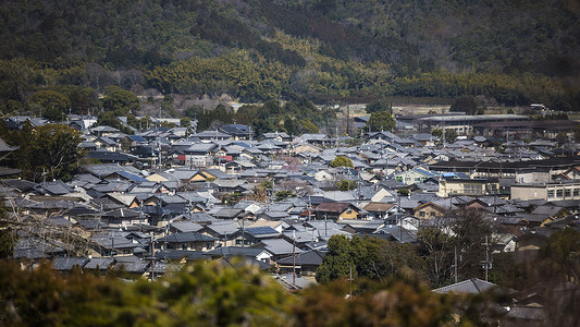 京都县村绿色山脉房子背景图片