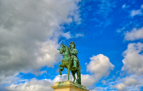 法国凡尔赛王宫历史性纪念碑建筑建筑学公园旅行地标正方形城堡旅游背景图片