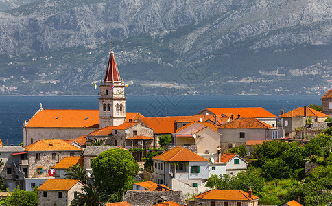 苏佩塔布拉克位于克罗地亚达尔马提亚Dalmatia假期海滩教会房屋港口海岸海景房子全景旅行背景