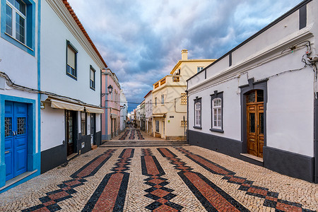 蓝色鹅卵石拉各斯市中心阿尔加尔维地区P区Algarve地区的旧城街上街景历史性鹅卵石街道建筑物蓝色教会观光旅行建筑学背景