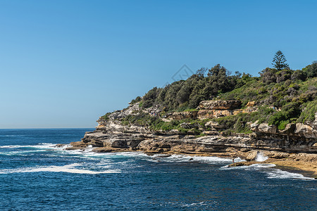 塔斯曼海澳大利亚悉尼邦迪海滩的南岸岩石背景