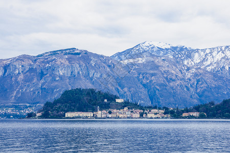 科莫湖和贝拉焦支撑海岸村庄蓝色风景天空假期旅行高清图片
