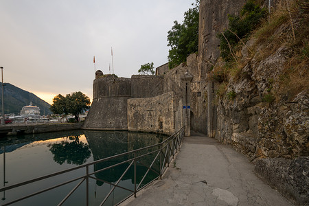 南门 科托景观建筑学城市假期墙壁石头旅游堡垒遗产历史背景图片