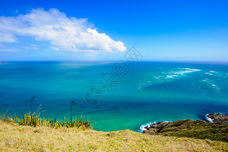 青林加角支撑地平线边缘地标蓝色天空风景海岸旅行会议背景图片