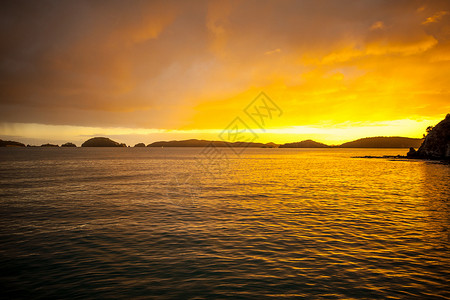 群岛湾蓝色海岸海洋风景旅游天空海滩沿海海岸线日落背景图片