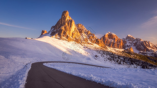 高通美丽的冬季风景 帕索焦和著名的拉古塞拉 努旅行山峰山脉旅游高山全景日落地标天空日出背景