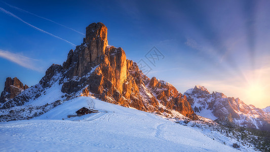 美丽的冬季风景 帕索焦和著名的拉古塞拉 努顶峰全景旅行日出降雪冰川山脉高山山峰旅游图片