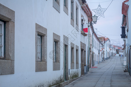 在历史古老小镇米兰达多杜罗的街道上旅行石头白色建筑学村庄房子建筑城市世界国家背景
