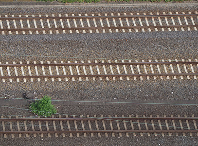 铁路铁路线轨道的空中观察旅行过境交通运输火车曲目飞机飞行航班背景图片