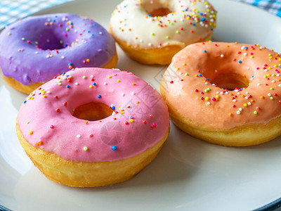 紫甜甜圈甜甜圈有颜色的橙色白紫粉 高能量食品和健康价格 甜甜糖 背景图画等口味费率白色粉色橙子甜味紫色背景