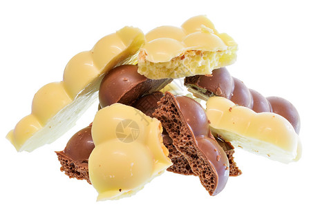 破碎的厚厚多孔巧克力奶油状甜点团体双色立方体食物牛奶气泡酒吧正方形背景图片