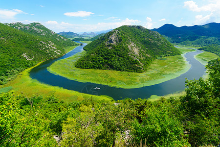 斯卡达尔湖绿色金字石国家公园山脉风景植物场景旅游曲线蓝色反射背景