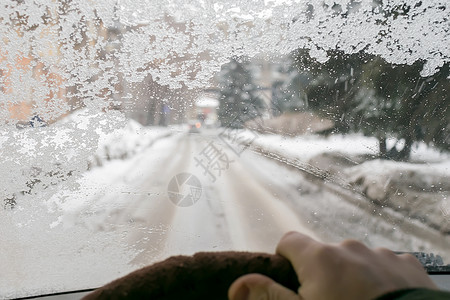 车面冷挡风玻璃的深雾冰冷挡风玻璃背景图片