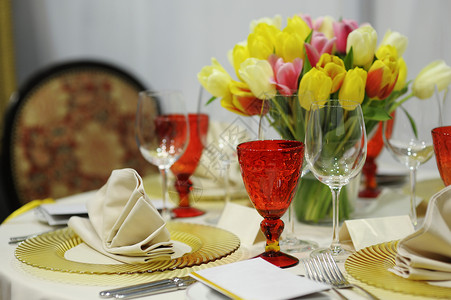 色彩多彩的喜宴桌亚麻邀请函桌子卡片服务桌布奢华玻璃婚姻派对背景图片