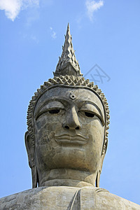 一个大佛的面孔上帝天空艺术文化旅行佛教徒建筑学旅游信仰金子背景图片