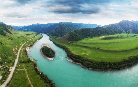 奎师那河Altai山的CheChikish瀑布石头旅行风景野生动物岩石森林溪流顶峰假期旅游背景