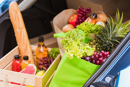 创意水果车背着木篮子新鲜蔬菜的杂菜店服务导游瓶子食物店铺命令货车生态面包营养商业背景