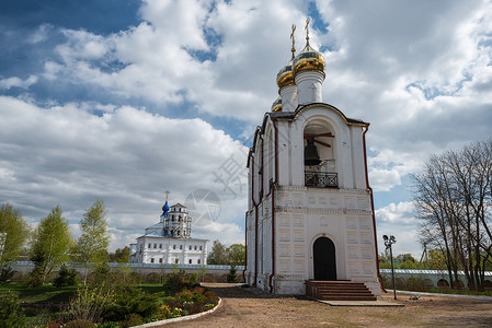 圣尼古拉斯 (Nikolsky) 修道院的钟楼近景高清图片