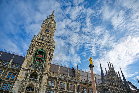 钟琴海德德国慕尼黑新市政厅纪念碑大厅广场城市地标教会建筑天空历史景观背景