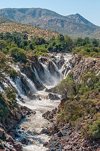Epupa瀑布的一部分 人们可见高清图片