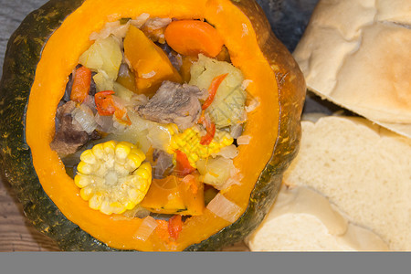 阿根廷南瓜阿根廷食堂 智利 玻利维亚和秘鲁的南瓜典型食品中 有碳氢化合物壁球洋葱玉米桃子传统殖民土豆食物民俗背景