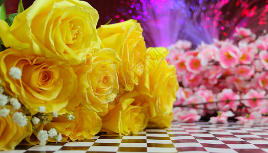 鲜花和香水植物花束花朵园艺卡片美女婚礼浪漫桌子珍珠背景图片
