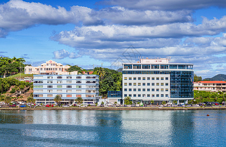 露西亚圣卢西亚港两座蓝楼背景