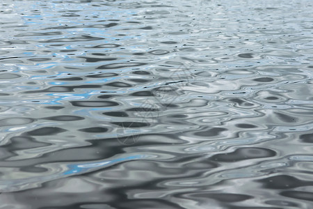 湖水上的银反射物液体涟漪淡水画幅反射银色灰色波浪背景图片
